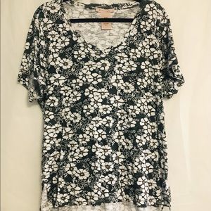 XL Black & White Short Sleeve shirt.